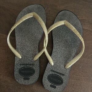Havaianas girls  Sparkle Sandals - Gold and Black bundle